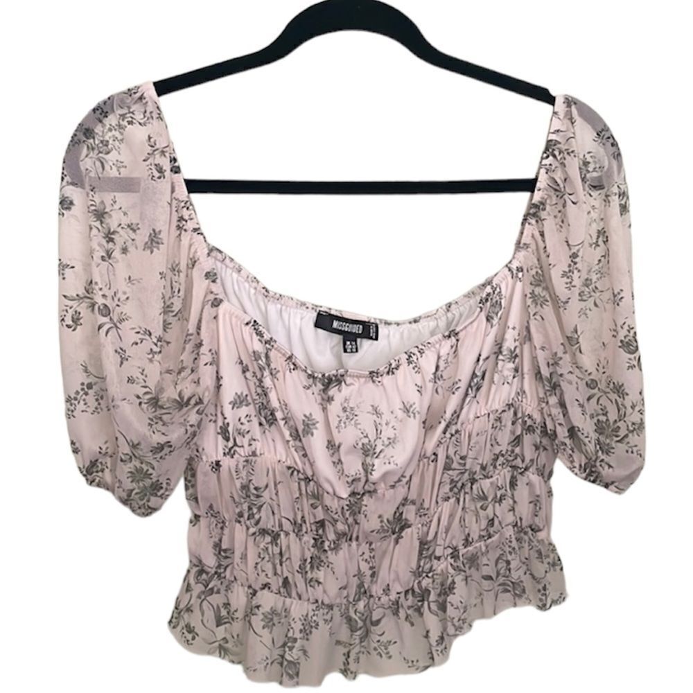 ✨ Missguided
cream ruched front floral milkmaid top✨